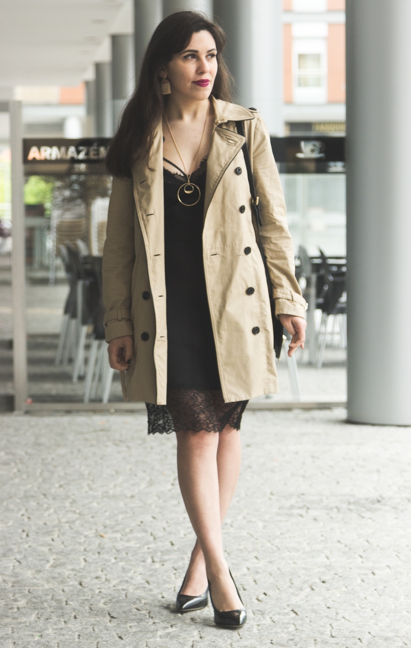 Tendência Trench Coat À La Mode Le Fashionaire O Poder Do Trench Coat Gabardine Camelo Preta Mango Vestido Neopreno Renda Preto Zara