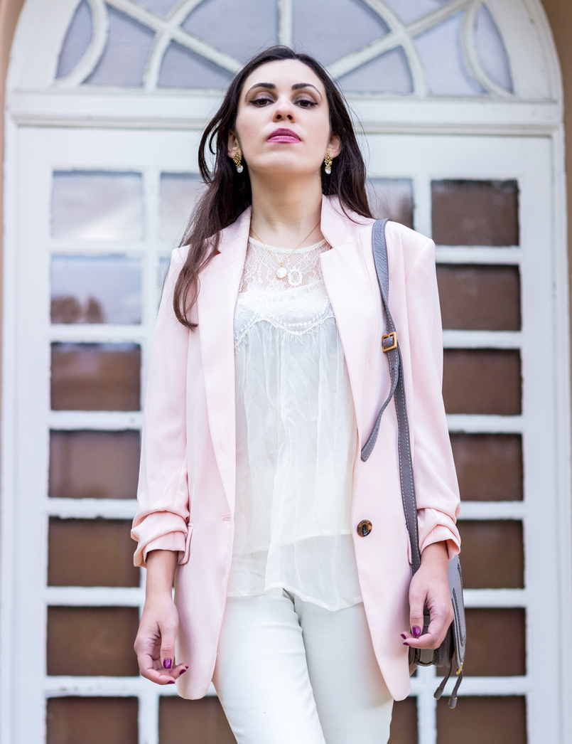 Le Fashionaire Are nudes the new black? nude mango lace oversized blouse mother pearl gold cinco necklace white zara trousers oversized pale pink hm blazer gold pearl twigs earrings 0808 EN 805x1046