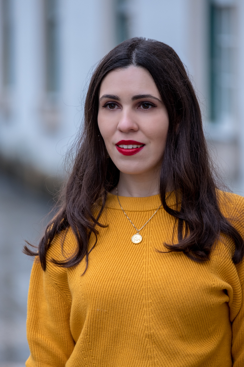 Le Fashionaire Trend alert: mustard is the new black yellow mustard zara jumper knit gold coin necklace world map silver cinco 9959 EN 805x1208